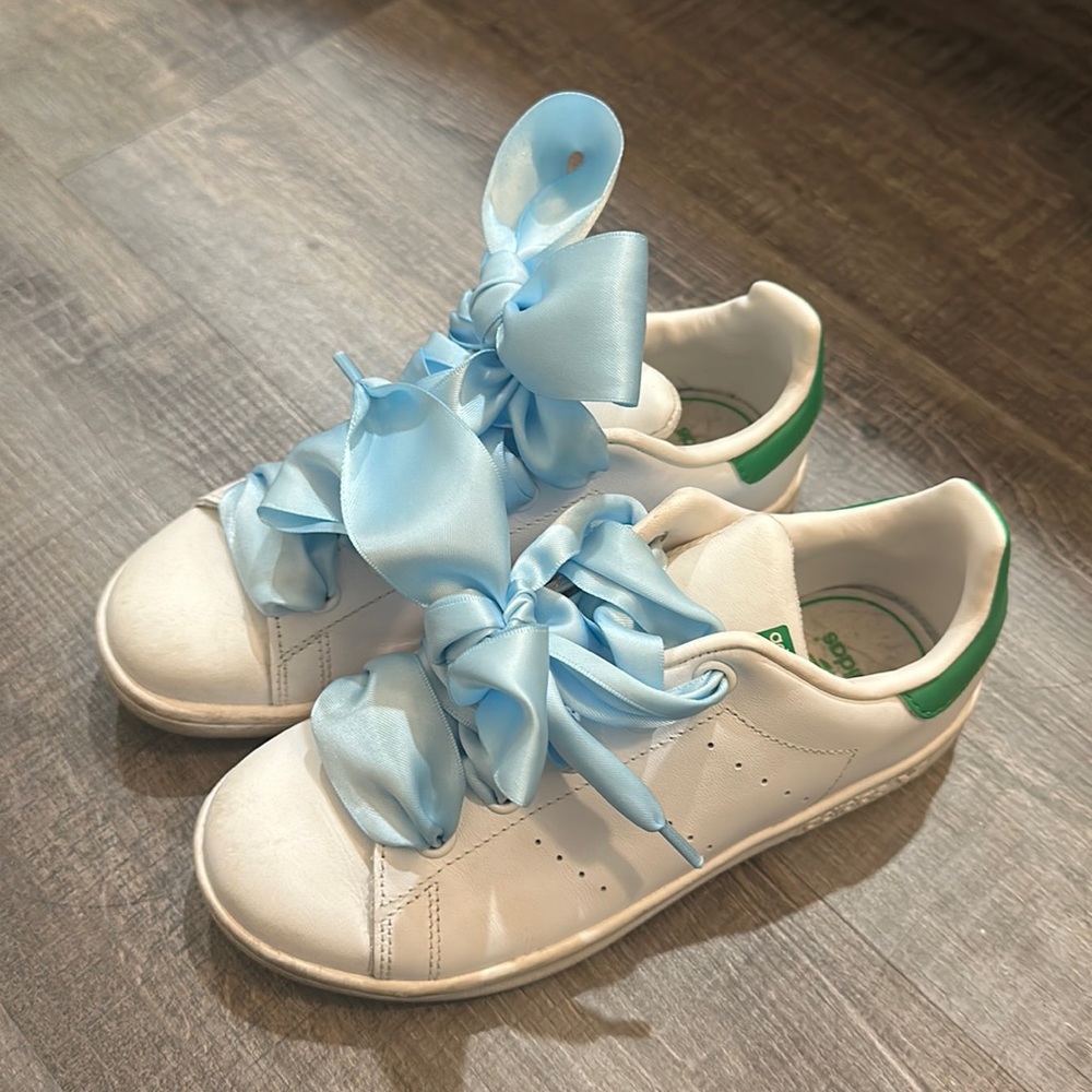 Adidas Kids Stan Smith Sneakers with Custom Blue Laces